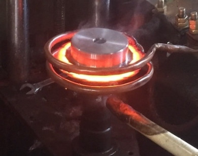 Indução elétrica de eixo de engrenagem que endurece-se extinguindo a máquina 23KHZ 420V de alta frequência